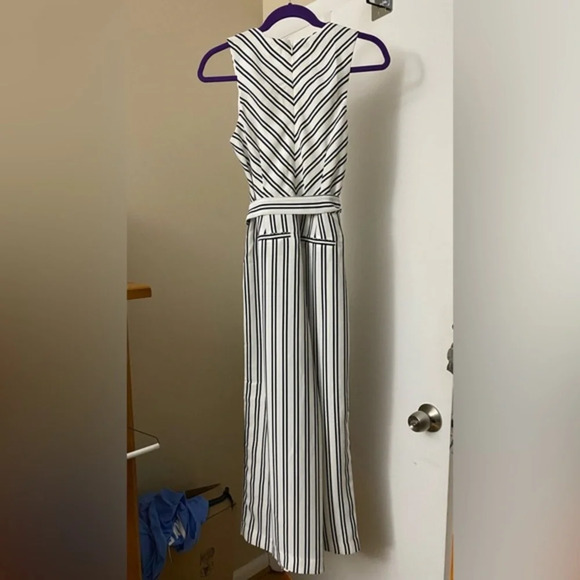 NWOT Banana Republic Wide-Leg Cropped Jumpsuit Size 4 White and Black Striped - Picture 4 of 12